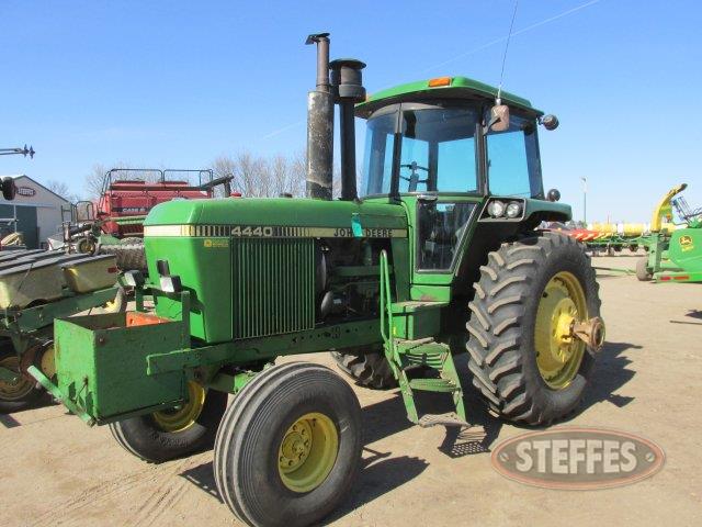  John Deere 4440_0.JPG